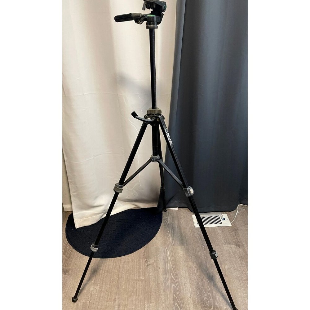 Slik Universal U-112 Tripod extends from 22" to 58" travel lightweight pan tilt